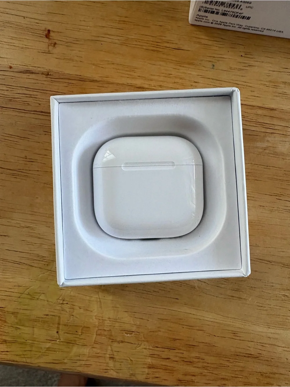 Apple White Wireless Earbuds 4th generation (noise cancellation)
